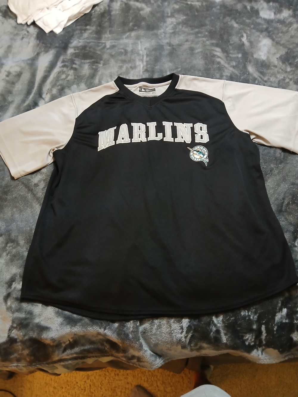 Marlins Mens Raglan Baseball Tee - Black and Gray